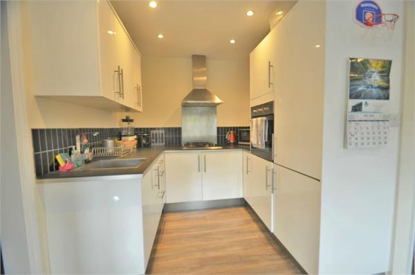 Goodwyn Avenue, Mill Hill
